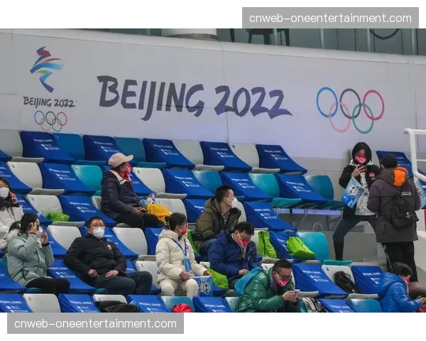 主赛前突发状况：场馆外抗议活动导致部分观众入场延误